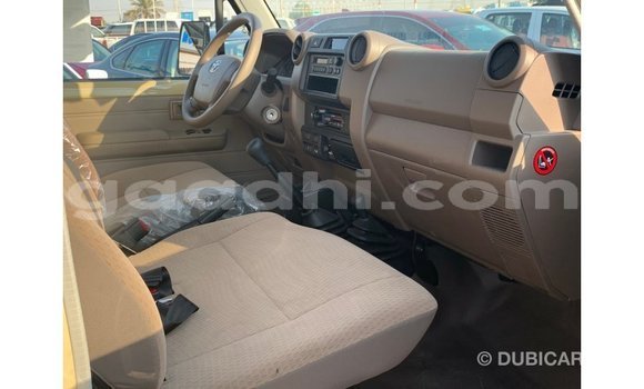 Imported Toyota Land Cruiser Beige Makiinaa iti Import - Dubai keessatti Somalia keessatti Imported Toyota Land Cruiser Beige Makiinaa iti Import - Dubai keessatti Somalia keessatti