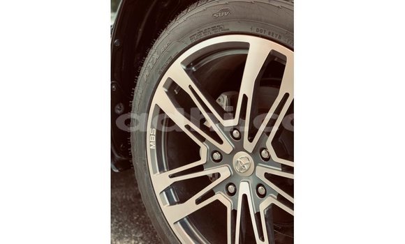 Imported Toyota Land Cruiser Black Makiinaa iti Import - Dubai keessatti Somalia keessatti Imported Toyota Land Cruiser Black Makiinaa iti Import - Dubai keessatti Somalia keessatti