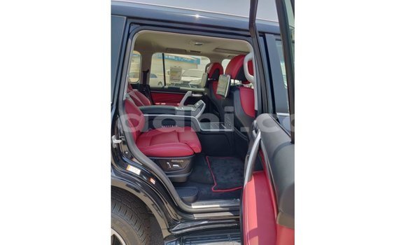 Imported Toyota Land Cruiser Black Makiinaa iti Import - Dubai keessatti Somalia keessatti Imported Toyota Land Cruiser Black Makiinaa iti Import - Dubai keessatti Somalia keessatti