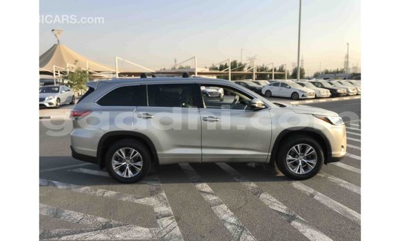 ይግዙ Imported Toyota Highlander ሌላ መኪና በ Import - Dubai በ ሶማሊያ ይግዙ Imported Toyota Highlander ሌላ መኪና በ Import - Dubai በ ሶማሊያ
