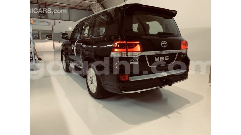 Big with watermark toyota land cruiser somalia import dubai 2973