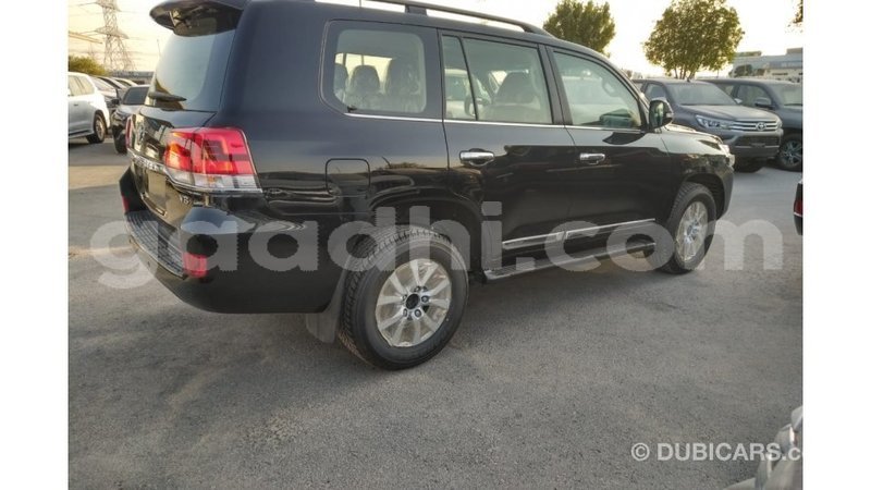 Big with watermark toyota land cruiser somalia import dubai 2979