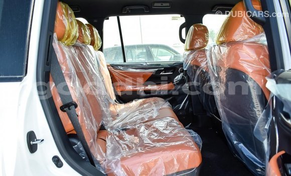 اشتري Imported Lexus LX أبيض سيارة في Import - Dubai في الصومال اشتري Imported Lexus LX أبيض سيارة في Import - Dubai في الصومال