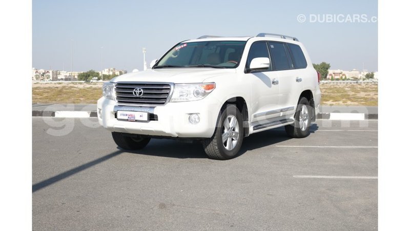 Big with watermark toyota land cruiser somalia import dubai 2990