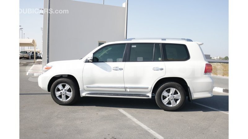 Big with watermark toyota land cruiser somalia import dubai 2990