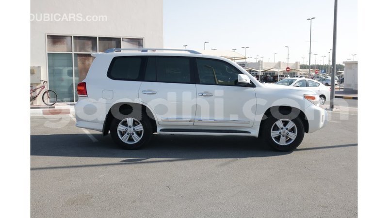 Big with watermark toyota land cruiser somalia import dubai 2990