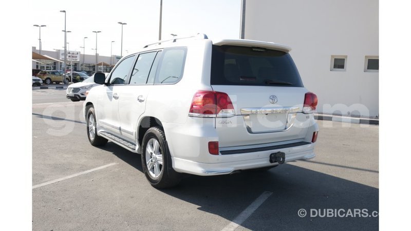 Big with watermark toyota land cruiser somalia import dubai 2990