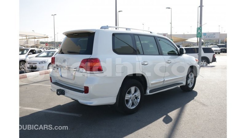 Big with watermark toyota land cruiser somalia import dubai 2990