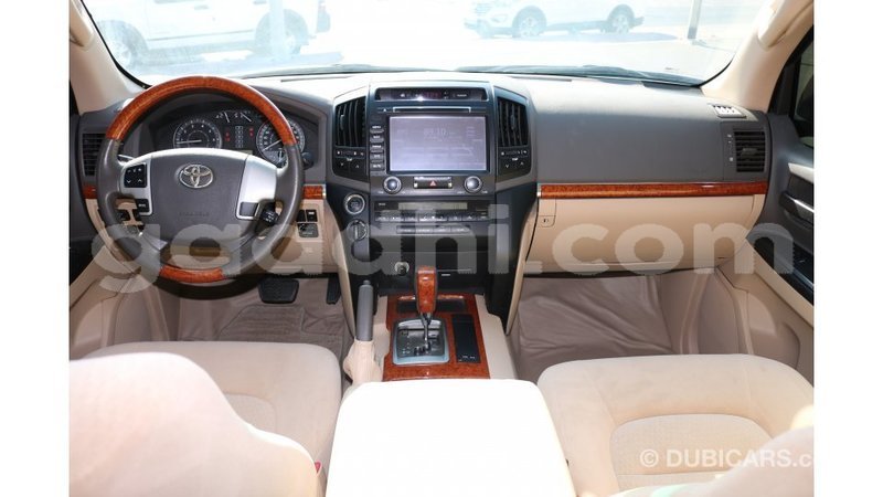 Big with watermark toyota land cruiser somalia import dubai 2990