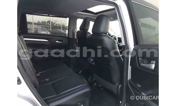 ይግዙ Imported Toyota Highlander ሌላ መኪና በ Import - Dubai በ ሶማሊያ ይግዙ Imported Toyota Highlander ሌላ መኪና በ Import - Dubai በ ሶማሊያ