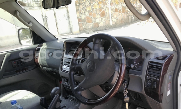 Buy New Mitsubishi Pajero White Car in Hargeysa in Somaliland Buy New Mitsubishi Pajero White Car in Hargeysa in Somaliland