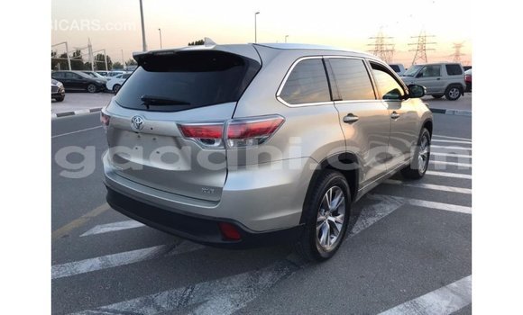 ይግዙ Imported Toyota Highlander ሌላ መኪና በ Import - Dubai በ ሶማሊያ ይግዙ Imported Toyota Highlander ሌላ መኪና በ Import - Dubai በ ሶማሊያ