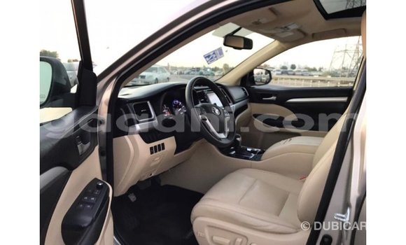 ይግዙ Imported Toyota Highlander ሌላ መኪና በ Import - Dubai በ ሶማሊያ ይግዙ Imported Toyota Highlander ሌላ መኪና በ Import - Dubai በ ሶማሊያ