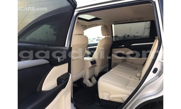 ይግዙ Imported Toyota Highlander ሌላ መኪና በ Import - Dubai በ ሶማሊያ ይግዙ Imported Toyota Highlander ሌላ መኪና በ Import - Dubai በ ሶማሊያ