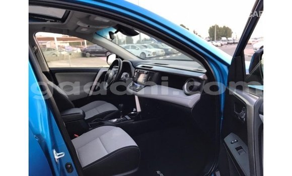 اشتري Imported Toyota HiAce أزرق شاحنة في Import - Dubai في الصومال اشتري Imported Toyota HiAce أزرق شاحنة في Import - Dubai في الصومال