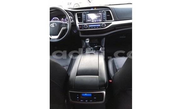 اشتري Imported Toyota HiAce أزرق شاحنة في Import - Dubai في الصومال اشتري Imported Toyota HiAce أزرق شاحنة في Import - Dubai في الصومال