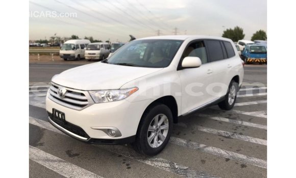 اشتري Imported Toyota Highlander أبيض سيارة في Import - Dubai في الصومال اشتري Imported Toyota Highlander أبيض سيارة في Import - Dubai في الصومال