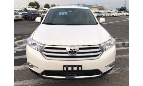 اشتري Imported Toyota Highlander أبيض سيارة في Import - Dubai في الصومال اشتري Imported Toyota Highlander أبيض سيارة في Import - Dubai في الصومال