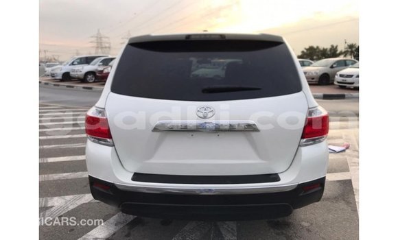 اشتري Imported Toyota Highlander أبيض سيارة في Import - Dubai في الصومال اشتري Imported Toyota Highlander أبيض سيارة في Import - Dubai في الصومال