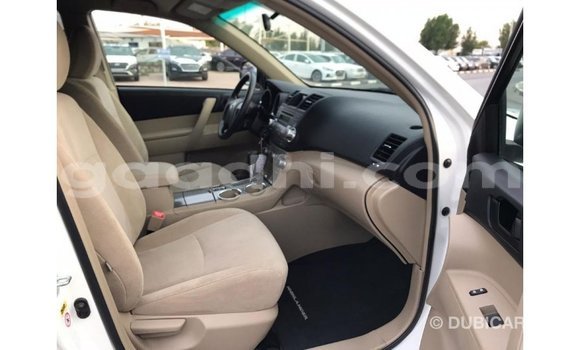 اشتري Imported Toyota Highlander أبيض سيارة في Import - Dubai في الصومال اشتري Imported Toyota Highlander أبيض سيارة في Import - Dubai في الصومال
