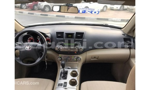 اشتري Imported Toyota Highlander أبيض سيارة في Import - Dubai في الصومال اشتري Imported Toyota Highlander أبيض سيارة في Import - Dubai في الصومال