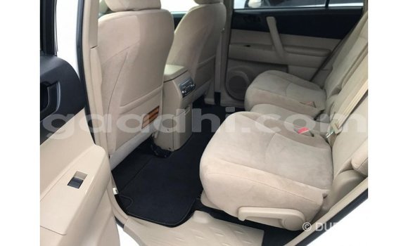 اشتري Imported Toyota Highlander أبيض سيارة في Import - Dubai في الصومال اشتري Imported Toyota Highlander أبيض سيارة في Import - Dubai في الصومال