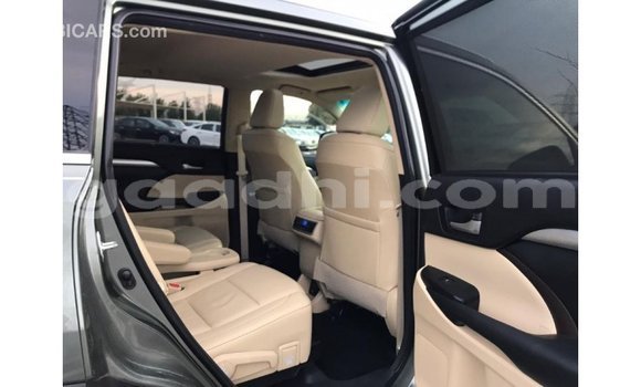 ይግዙ Imported Toyota Highlander ሌላ መኪና በ Import - Dubai በ ሶማሊያ ይግዙ Imported Toyota Highlander ሌላ መኪና በ Import - Dubai በ ሶማሊያ