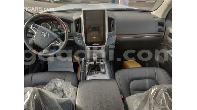 Big with watermark toyota land cruiser somalia import dubai 3005