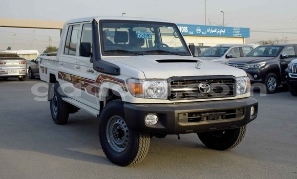اشتري Imported Toyota Land Cruiser أبيض سيارة في Import - Dubai في الصومال اشتري Imported Toyota Land Cruiser أبيض سيارة في Import - Dubai في الصومال