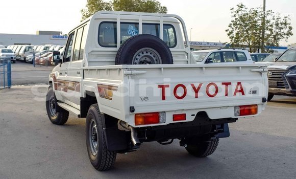 اشتري Imported Toyota Land Cruiser أبيض سيارة في Import - Dubai في الصومال اشتري Imported Toyota Land Cruiser أبيض سيارة في Import - Dubai في الصومال