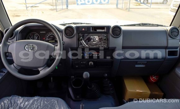 اشتري Imported Toyota Land Cruiser أبيض سيارة في Import - Dubai في الصومال اشتري Imported Toyota Land Cruiser أبيض سيارة في Import - Dubai في الصومال