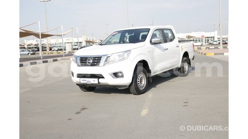 Big with watermark nissan navara somalia import dubai 3023