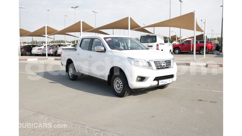 Big with watermark nissan navara somalia import dubai 3023