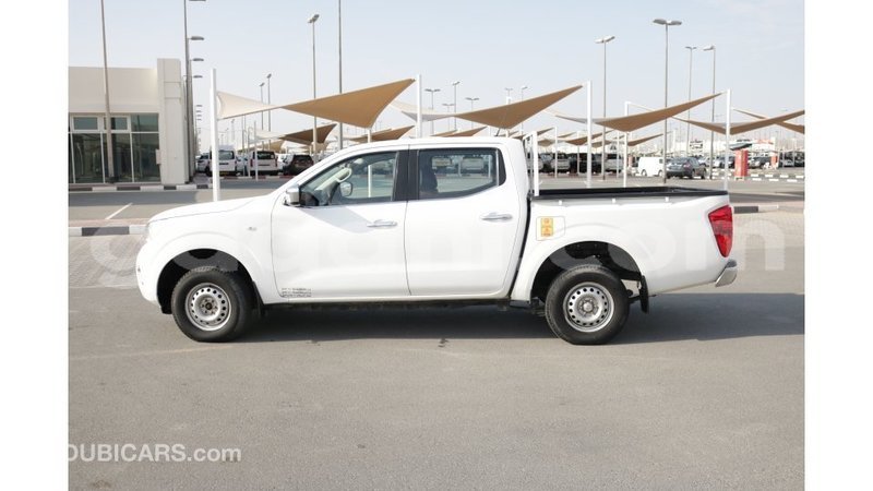 Big with watermark nissan navara somalia import dubai 3023