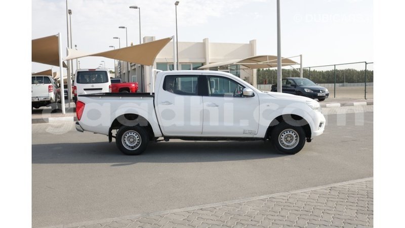 Big with watermark nissan navara somalia import dubai 3023