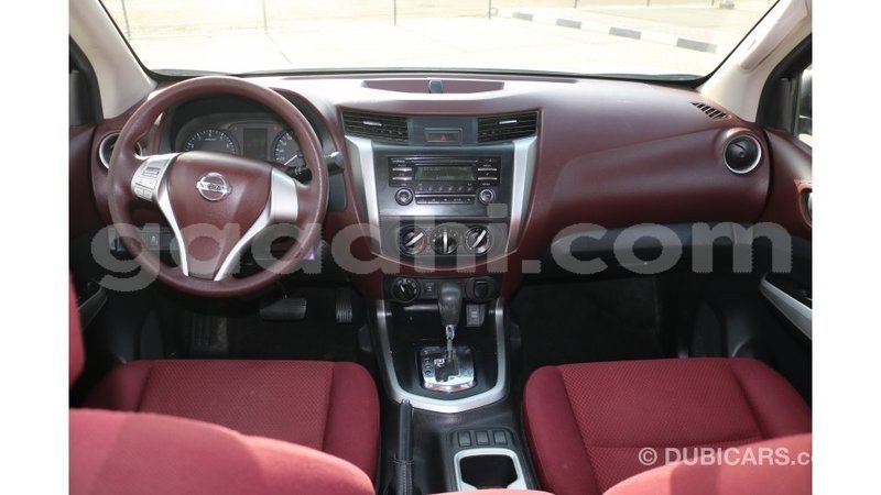 Big with watermark nissan navara somalia import dubai 3023