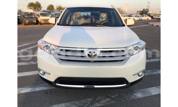 ይግዙ Imported Toyota Highlander ነጭ መኪና በ Import - Dubai በ ሶማሊያ ይግዙ Imported Toyota Highlander ነጭ መኪና በ Import - Dubai በ ሶማሊያ