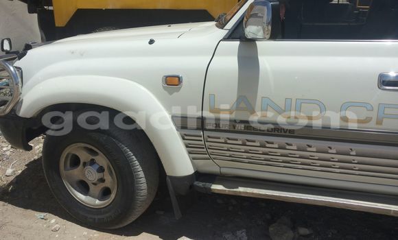 اشتري مستعمل Toyota Land Cruiser أبيض سيارة في مقديشو في الصومال اشتري مستعمل Toyota Land Cruiser أبيض سيارة في مقديشو في الصومال