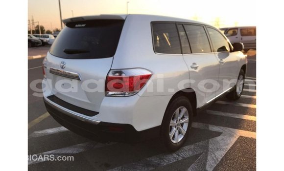 ይግዙ Imported Toyota Highlander ነጭ መኪና በ Import - Dubai በ ሶማሊያ ይግዙ Imported Toyota Highlander ነጭ መኪና በ Import - Dubai በ ሶማሊያ