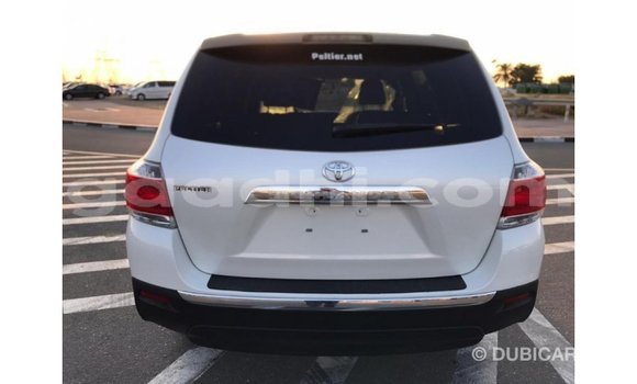 ይግዙ Imported Toyota Highlander ነጭ መኪና በ Import - Dubai በ ሶማሊያ ይግዙ Imported Toyota Highlander ነጭ መኪና በ Import - Dubai በ ሶማሊያ