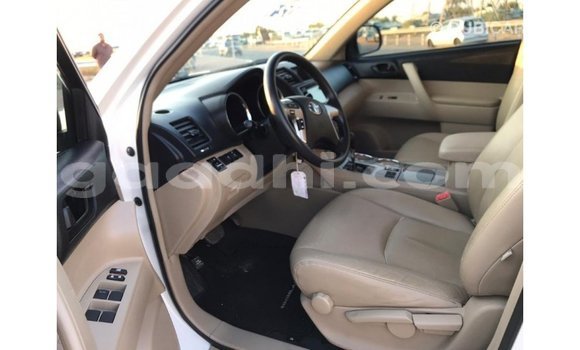 ይግዙ Imported Toyota Highlander ነጭ መኪና በ Import - Dubai በ ሶማሊያ ይግዙ Imported Toyota Highlander ነጭ መኪና በ Import - Dubai በ ሶማሊያ