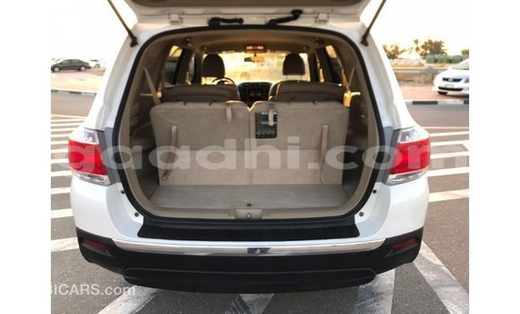 ይግዙ Imported Toyota Highlander ነጭ መኪና በ Import - Dubai በ ሶማሊያ ይግዙ Imported Toyota Highlander ነጭ መኪና በ Import - Dubai በ ሶማሊያ
