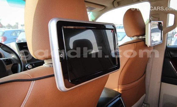 Imported Toyota Prado White Makiinaa iti Import - Dubai keessatti Somalia keessatti Imported Toyota Prado White Makiinaa iti Import - Dubai keessatti Somalia keessatti