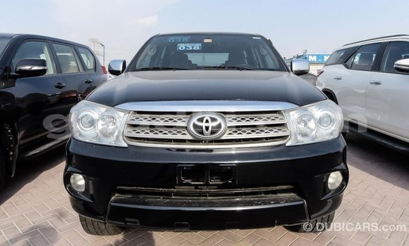 Acheter Import Voiture Toyota Fortuner Noir à Import - Dubai, Somalie Acheter Import Voiture Toyota Fortuner Noir à Import - Dubai, Somalie
