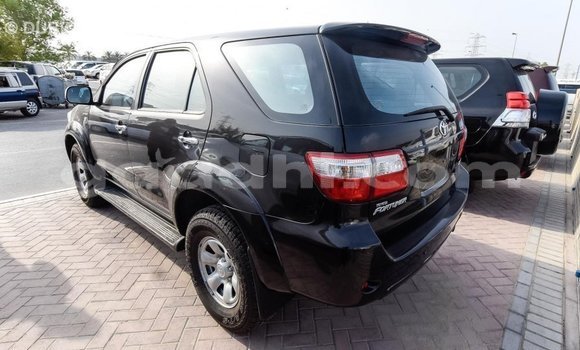 Acheter Import Voiture Toyota Fortuner Noir à Import - Dubai, Somalie Acheter Import Voiture Toyota Fortuner Noir à Import - Dubai, Somalie