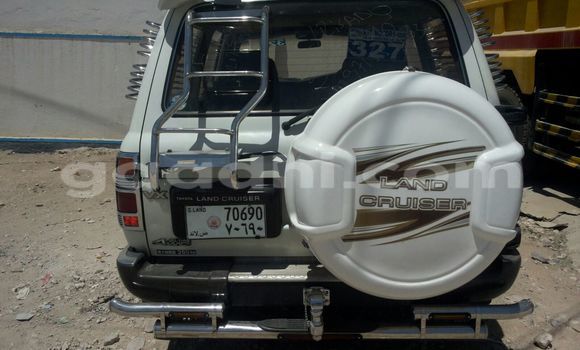 اشتري مستعمل Toyota Land Cruiser أبيض سيارة في مقديشو في الصومال اشتري مستعمل Toyota Land Cruiser أبيض سيارة في مقديشو في الصومال
