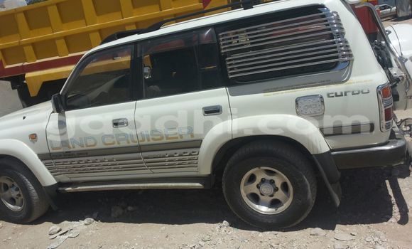 اشتري مستعمل Toyota Land Cruiser أبيض سيارة في مقديشو في الصومال اشتري مستعمل Toyota Land Cruiser أبيض سيارة في مقديشو في الصومال