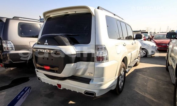 Imported Mitsubishi Pajero White Makiinaa iti Import - Dubai keessatti Somalia keessatti Imported Mitsubishi Pajero White Makiinaa iti Import - Dubai keessatti Somalia keessatti