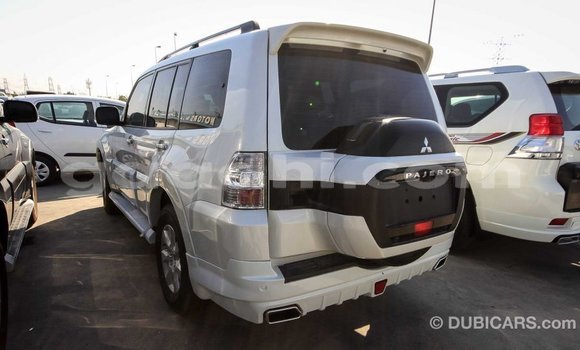 Imported Mitsubishi Pajero White Makiinaa iti Import - Dubai keessatti Somalia keessatti Imported Mitsubishi Pajero White Makiinaa iti Import - Dubai keessatti Somalia keessatti