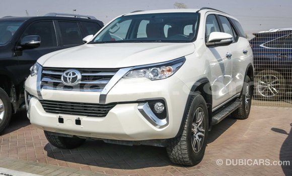 Imported Toyota Fortuner White Makiinaa iti Import - Dubai keessatti Somalia keessatti Imported Toyota Fortuner White Makiinaa iti Import - Dubai keessatti Somalia keessatti